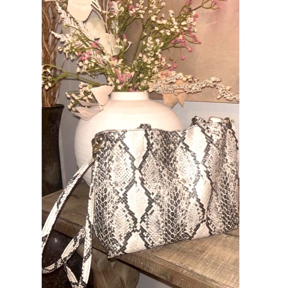 Free People Vegan snakeskin crossbody bag - Picture 2 of 7